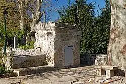 Ehemaliger Waschplatz am Brunnen mit Viehtränke