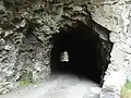 In der Eingangssequenz zu jeder Folge fährt Jonas Lauretz mit einem Pferdewagen durch den Tunnel vor der Chlusenbrücke.