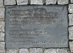 Gedenktafel an Elisabeth von Kleve und Konrad von der Mark gegenüber dem Hörder Marktplatz