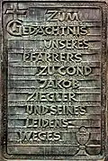 Gedenktafel für Pfarrer Jakob Ziegler am romanischen Kirchturm