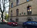 Gedenktafeln am Regierungsgebäude