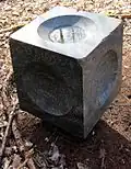 Denkmal H O A Gedenkstein für „Hubertus O. Arntzen“, dessen Leichnam hier gefunden wurde.[17]