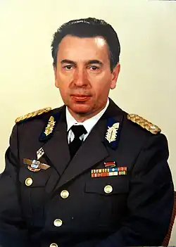 Ein General der NVA (Dr. W. Thonke) mit Absolventenabzeichen