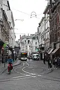 Verschwenkte Gleise führen in die Sint-Niklaasstraat