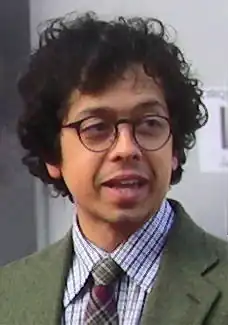 Geoffrey Arend spielt Dr. Ethan Gross
