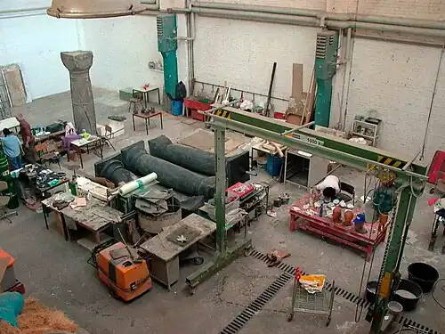 Gips- und Formwerkstatt, Säulen, ca. 2015