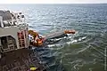 Mehrzweckschiff Neuwerk: Sweepin­arme ausgefahren und in Aktion (für Ölaufnahme) 2016