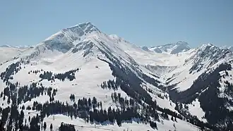 Giferspitz (links) mit Lauenehorn (Mitte) und Wildhorn (Hintergrund), rechts Wasserngrat
