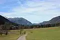 Reißkofel (links), Sattelnock (links der Mitte) und Scharnik (rechts hinten) vom Gitschtal aus