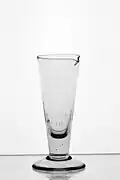 Jigger aus Glas, hier ein altes Apothekermaß (Mensur) mit 100 ml