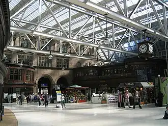 Innerhalb Glasgow Central, mit Blick nach Nordost über die Haupthalle