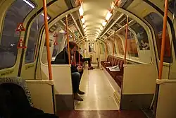 Fahrzeug der zweiten Generation der Glasgow Subway mit abgerundeten Seitenwänden und Fenstern zur Anpassung an das Tunnelprofil
