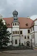 Im Erdgeschoss des Schalenturmes „Flasche“ befindet sich die Apsis der Kapelle