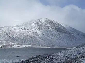 Blick von Loch Callater nach Osten auf den Càrn an t-Sagairt Mòr