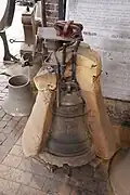 Ein Fehlguss der bei der Glockengießerei Cornille-Havard in Villedieu-les-Poêles (Frankreich) als Demonstrationsobjekt für eine Gussform dient