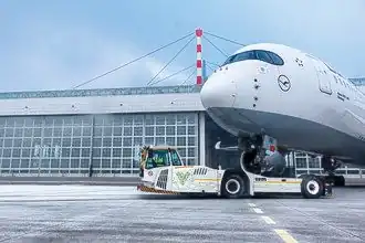 Goldhofer Phoenix E beim Pushback