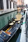 Innenbordansicht einer venezianischen Gondel