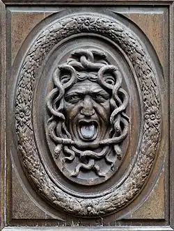 Holzschnitzkunst auf einer Türverkleidung (von Thomas Regnaudin, Paris ca. 1660)