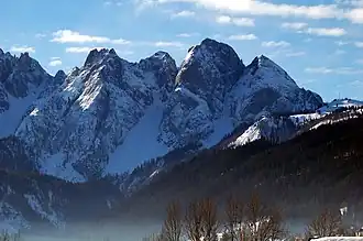 Westlicher Gosaukamm von Norden, rechts der Mitte der Große und der Kleine Donnerkogel