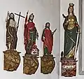 Konsolfiguren, von links: Johannes der Täufer, hl.&nbsp;Florian, hl.&nbsp;Bartholomäus, hl.&nbsp;Katharina