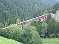 Viadukt mit Regionalzug