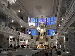 Ostseite der Kirche mit den Betstuben zu beiden Altarseiten