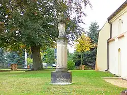 Altes Grabmal
