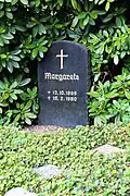 Grabsteingestaltung in der DDR mit Kreuz