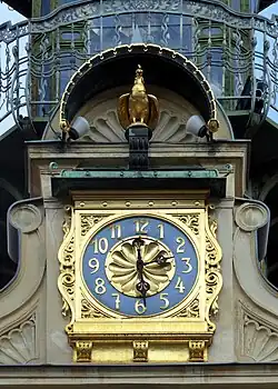 Uhr und Hahn