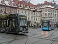 Zwei Variobahnen als angemietete Werbeflächen am Jakominiplatz.