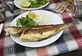 Gegrillte Makrele (ausgenommen und gegrillt)