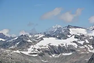 Das Daberkees mit der Amertaler Höhe (links) und dem Sillingkopf (rechts). Im Hintergrund Großer Landeggkopf (links) und Stubacher Sonnblick (rechts).