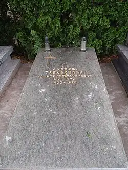 Foto eines Grabes