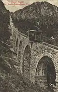 Großer Viadukt mit einem Wagen um 1905