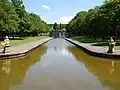 Kanal und Grotte im Schlosspark