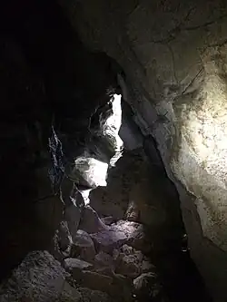 &nbsp;Galerie beim Eingangsbereich der Höhle