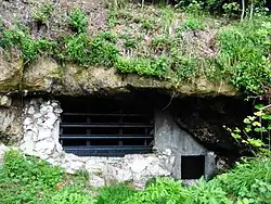 Eine der Höhlen in Acquin-Westbécourt