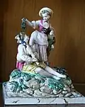 Statuette "femme couronnant un musicien" – Terre de Lorraine mit zinnhaltigem Schmelz, Luneville, um 1775, – Musée national de Céramique – Sèvres, Inv Nr. MNC 3756