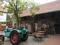 Westseite des Museumshofes mit der Gaststätte Kuhstall