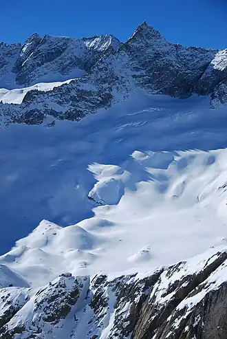 Bächlistock (links) und Grosser Diamantstock (Mitte rechts) von der Gruebenhütte aus fotografiert