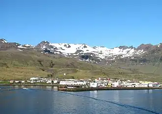 Grundarfjörður mit Teilen des Gebirgszuges Helgrindur im Hintergrund