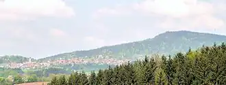 Der Gsengetstein mit Kirchdorf im Wald