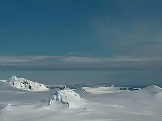 Blick vom Miziya Peak auf den Leslie Hill (Vordergrund)