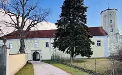Gutshof mit Eckturm