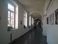 Gang vom Ostflügel Richtung zentralem Treppenhaus