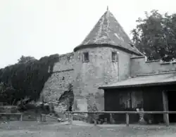 Stadtmauer-Außenseite vor 1945. Schweinehirtenturm (Höpperles­turm), im Krieg zerstört, 2016 wieder aufgebaut