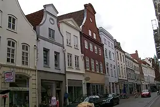 Hüxstraße 48 bis 42 (von links)