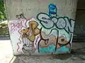 Graffiti in der Christophstraße am Brückenpfeiler der Brücke der Brüggemannstraße