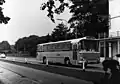 Bus mit der neuen Frontgestaltung und mit Dachstufe