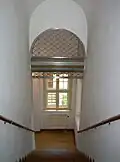 Treppenhaus mit Rollgitter